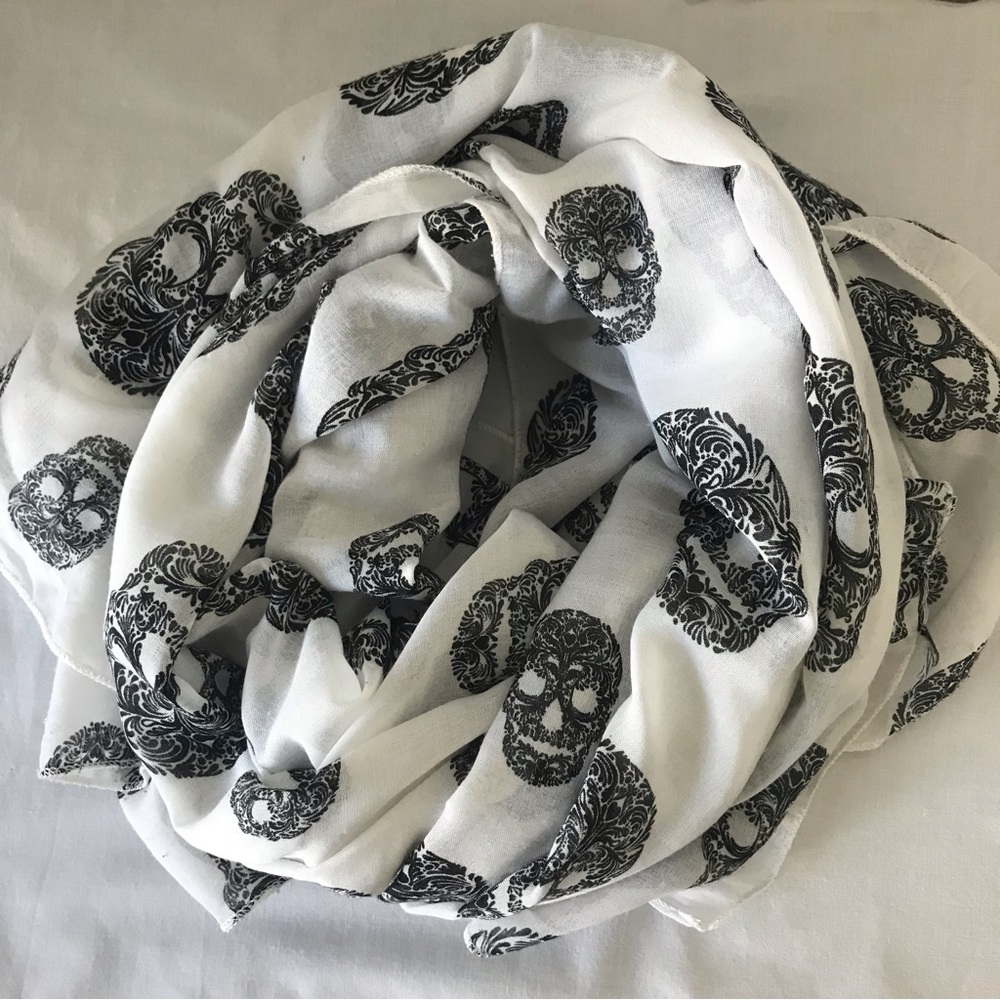 Skull print long rectangular scarf B & W